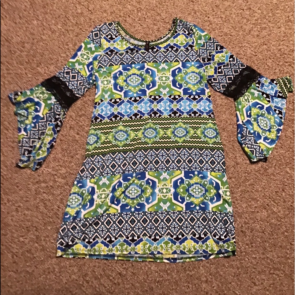 Women’s size large bell sleeve tunic / top